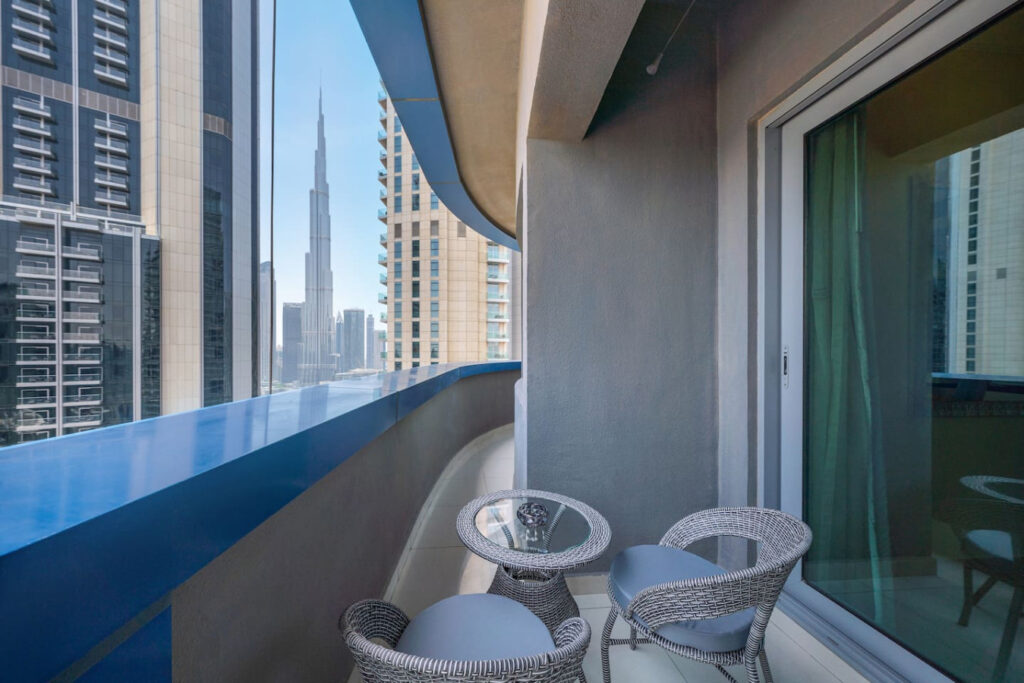 2 min to Dubai Mall | Pool, Gym, Sauna | Burj View